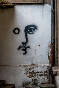 Grafitti dans la cour de l'ancienne prison Montluc à Lyon