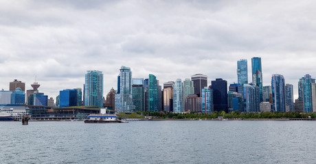 Obraz premium Panorama of Vancouver Downtown Skyline From Stanley Park
