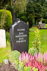 Grabstein mit Spruch In Liebe © Blende8