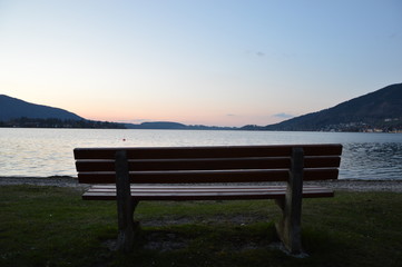 Fototapeta na wymiar bench with a view