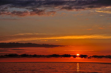 Obraz premium Zachodzące słońce nad Bałtykiem