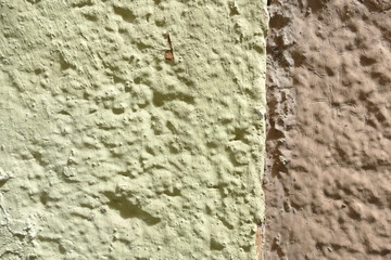 Braun und grüngelb bemalte Wand