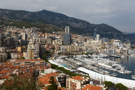 Le port Hercule et la Condamine vus des hauteurs du rocher de Monaco