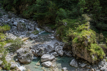 Naklejka na ściany i meble Gebirgsbach, Wildnis im Tal Valle di Piero; Nationalpark Bellunesische Dolomiten 