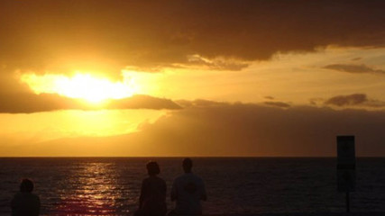 Naklejka na ściany i meble Sharing a sunset in Maui
