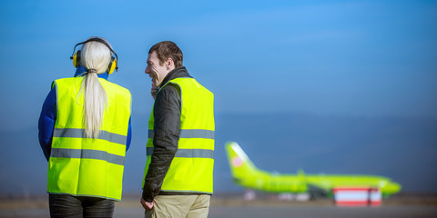 Naklejka premium airport staff looking at aircraft
