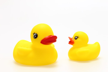 アヒルのおもちゃ　白背景