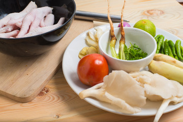 Garnish the spicy chicken leg soup with the call name 