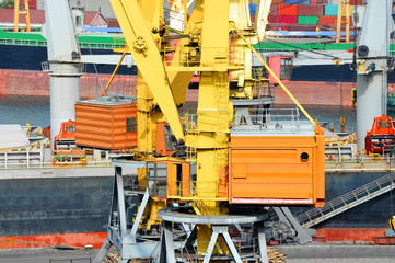 Bulk cargo ship under port crane