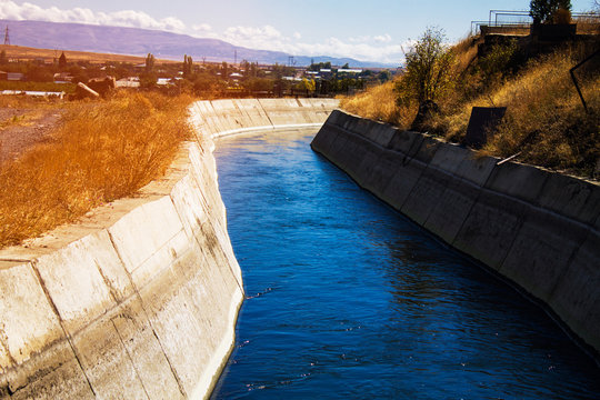 Aqueduct Moving Water