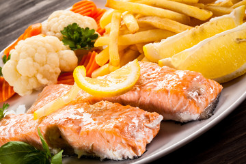 Fried salmon and vegetables 