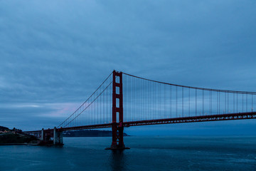 Fototapeta na wymiar Blue Dawn on Golden Gate Bridge