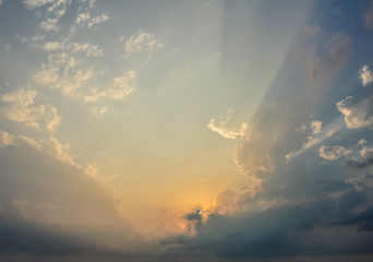 Fototapeta na wymiar Gentle sunset with sun rays wallpaper 