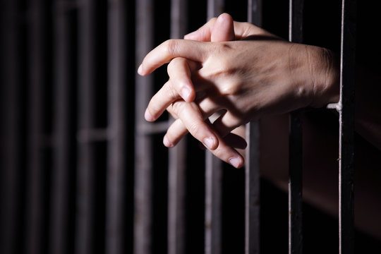 prisoner hands in jail