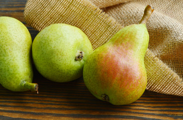 Health and Weight Loss Benefits of Pears.
Pears are one of the highest-fiber fruits and many vitamins.
