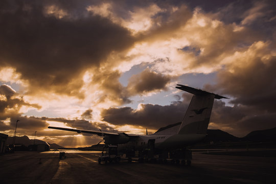 Bombardier Dash 8 parked on Stokmarknes airport, Valan, in Norway. Photo: Marius Fiskum