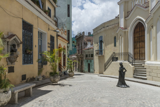 Kuba, Havanna-Vieja ; Calle Compostela, der Platz vor der historischen Kirche " Iglesia del Santo Angel ".