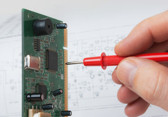 hand holds the measuring instrument