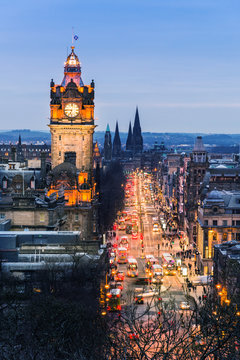 Old town Edinburgh and Edinburgh castle at night, Scotland UK