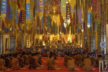 Fototapeta na wymiar many Buddha Prayer