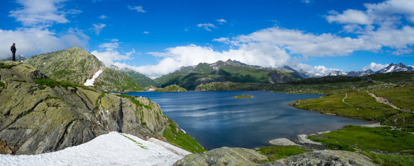 preciosa panor&aacute;mica del lago de R&auml;terichsbodensee por la carretera de los tres puertos , Suiza, verano 2016 OLYMPUS DIGITAL CAMERA