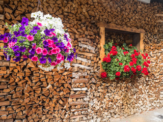 Fototapeta na wymiar decoración con maderas cortadas en Guttannen, Suiza, verano de 2016OLYMPUS DIGITAL CAMERA
