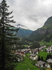 Fototapeta na wymiar pueblo de Täsch en Suiza, en el verano de 2016 OLYMPUS DIGITAL CAMERA