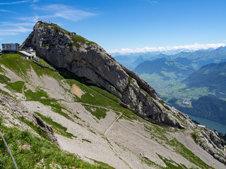 vistas desde el monte Pilatus al tren cremallera más empinado del mundo, en Lucerna, Suiza, verano de 2016  OLYMPUS DIGITAL CAMERA