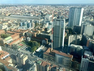 Fototapeta na wymiar I grattacieli di Milano e la stazione Centrale dall'alto