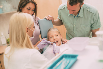 Obraz na płótnie Canvas Little Girl At The Dentist
