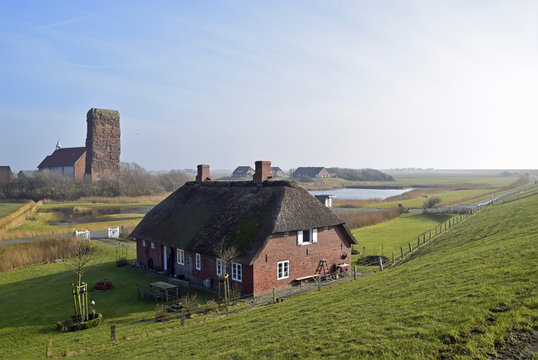 Inselkirche und Pastorat auf Pellworm
