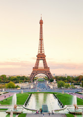 Fototapeta premium Eiffel Tower shot from Trocadero at sunset. Pond and gardens on