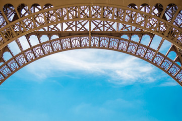 Eiffel Tower minimalism symmetrically