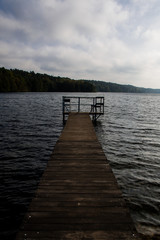 Obraz premium Pomost - Kładka nad jeziorem 