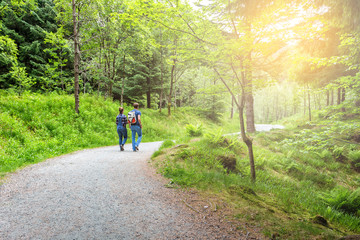 Obraz premium Beautiful shot of couple in the sunlight