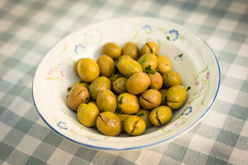 Piatto di olive in salamoia