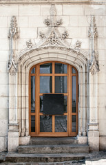 Fototapeta na wymiar La porte arrière de la mairie de Saumur