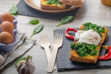 Toasted baguette with poached egg