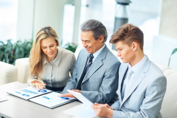 he boss and his business team discussing a financial chart