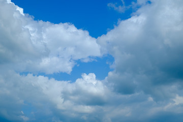 Obraz na płótnie Canvas white cloud in the blue sky for background backdrop use