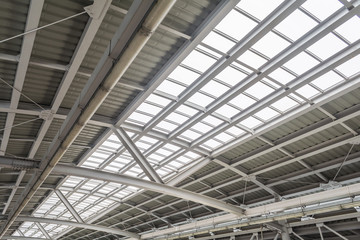 Obraz premium Gray and white metal roof structure in sunny day.