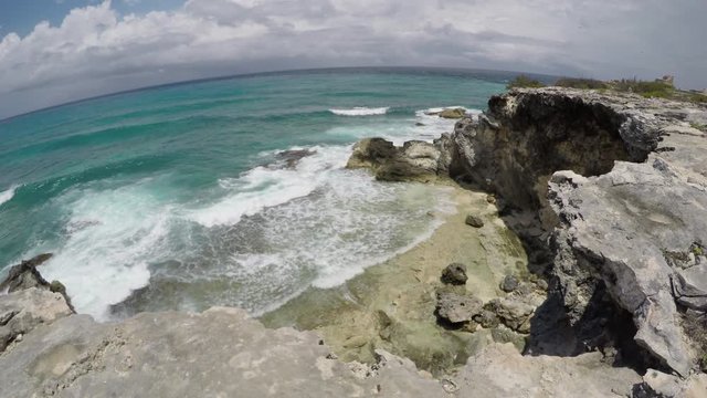 Wide seascape off a rocky cliff in Isla Mujeres, Mexico.