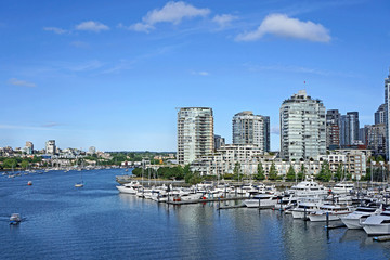 Fototapeta na wymiar Vancouver waterfront with apartment buildings