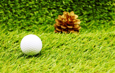Naklejka premium Golf with Christmas ornament decoration