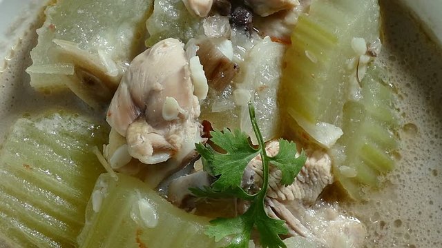K footage of coconut milk soup with chicken, Thai food 