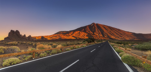 Road in the glens of Teide
