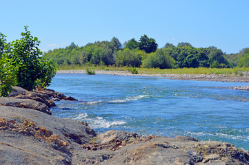 Горная реку Шахе в августе в районе Головинки, Лазаревский район, Сочи