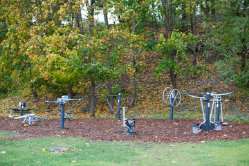 Obraz na płótnie Canvas Exercise equipment in an outdoor gym in a public park 