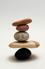 積み重ねた石./バランスを保った状態の石です.合成ではありません.