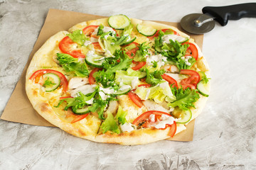 Whole pizza with chicken and vegetables